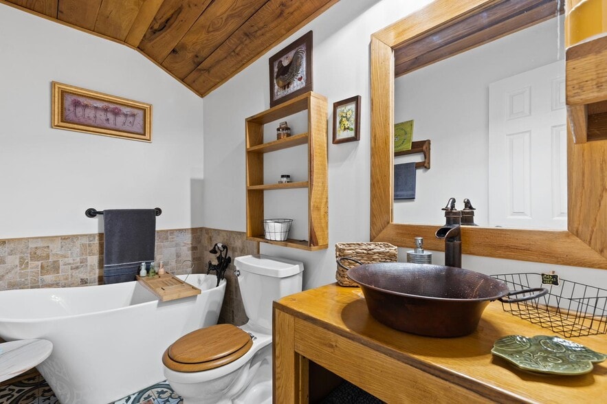 More Photos Of 32 Owl Creek Rd, Murphy Trailer Camper Park For Sale