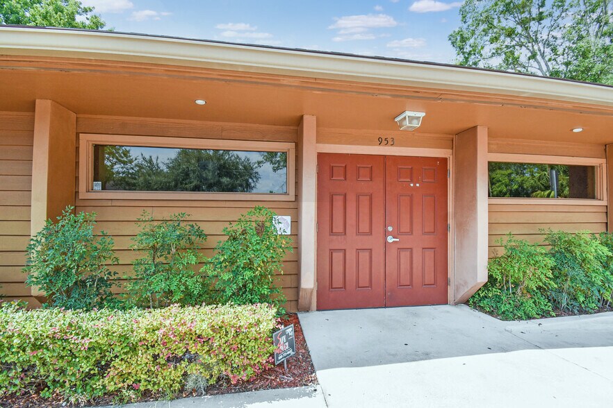 More Photos Of 953 Lane Ave S, Jacksonville Medical For Lease