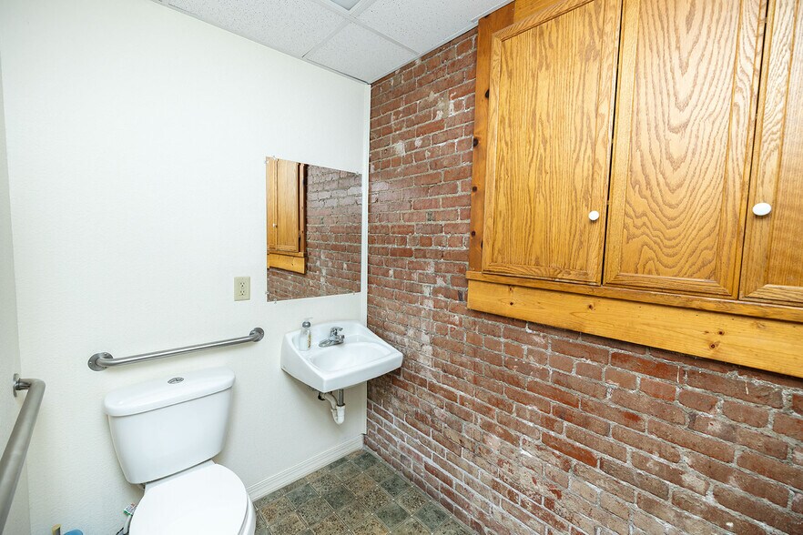 More Photos Of 116 W Pine Ave, El Dorado Office Residential For Sale