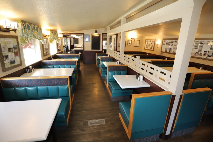 More Photos Of 686 Broad St, Lyndonville General Retail For Sale