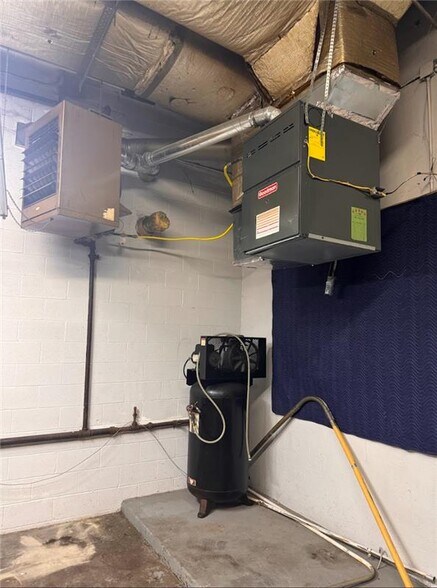 More Photos Of 19 Silver St, Rochester Distribution For Sale