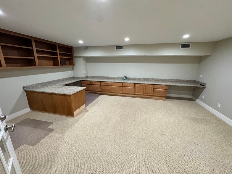 More Photos Of 2720 Gregory St, Savannah Light Distribution For Lease