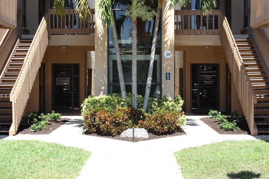 More Photos Of 2831 Ringling Blvd, Sarasota Office For Lease