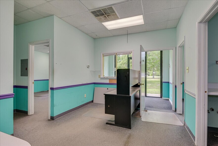 More Photos Of 1002 Commerce, Lincolnton Distribution For Sale
