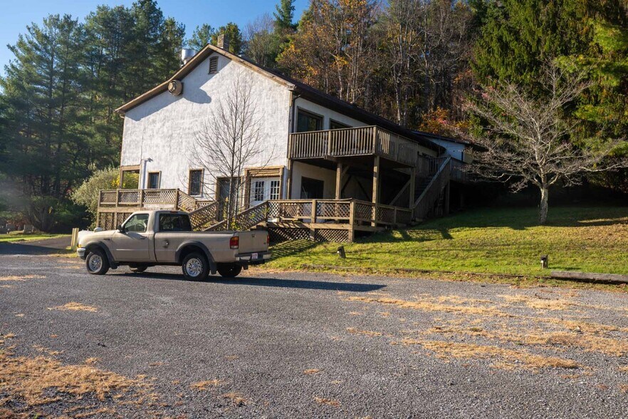 More Photos Of 182 Woodberry Rd Sw, Meadows Of Dan Hotel For Sale