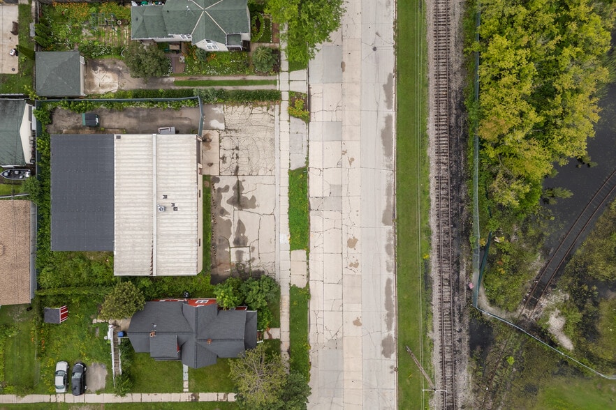 More Photos Of 1138 State St, Green Bay Warehouse For Sale