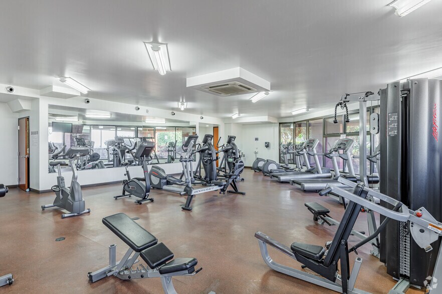 More Photos Of 3333 N Torrey Pines Ct, La Jolla Unknown For Lease