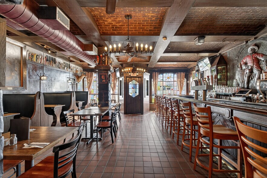 More Photos Of 671-673 Broadway, Bayonne Bar For Sale