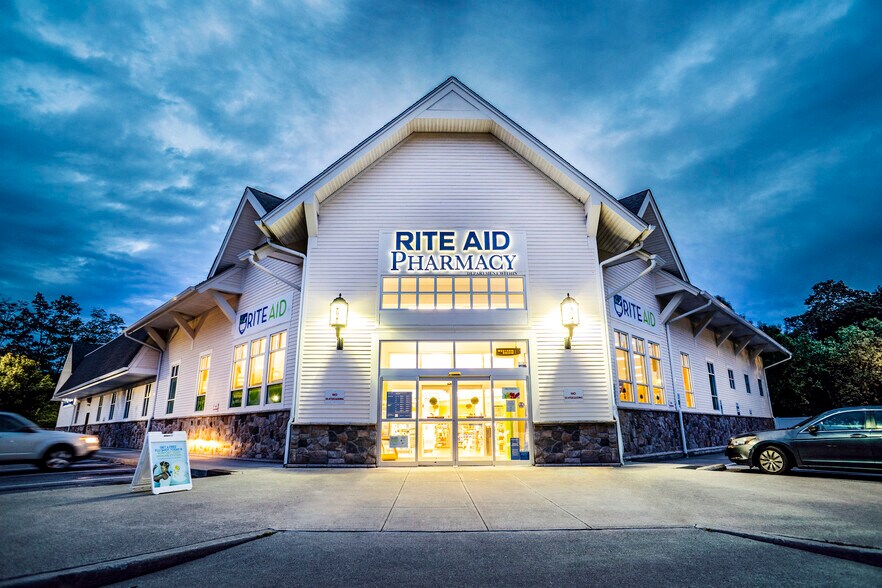 More Photos Of 1 Crum Elbow Rd, Hyde Park Drugstore For Lease