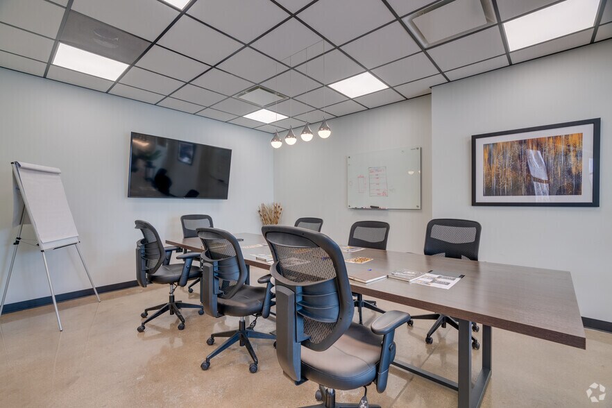 More Photos Of 7358-7360 N Lincoln Ave, Lincolnwood Coworking Space