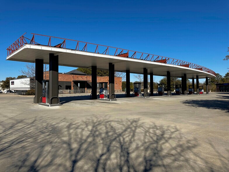 More Photos Of 1690 Benvenue Rd, Rocky Mount Freestanding For Sale