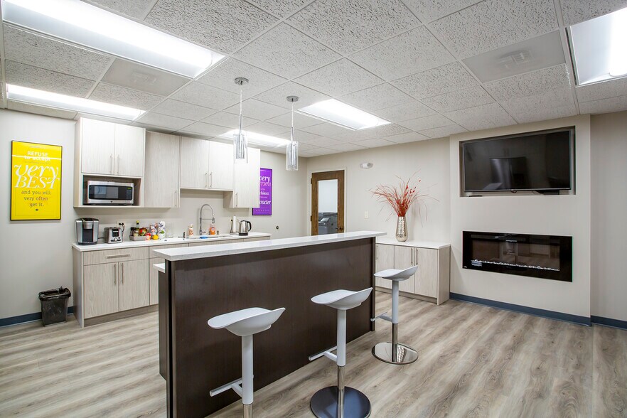 More Photos Of 2340 S River Rd, Des Plaines Office For Lease