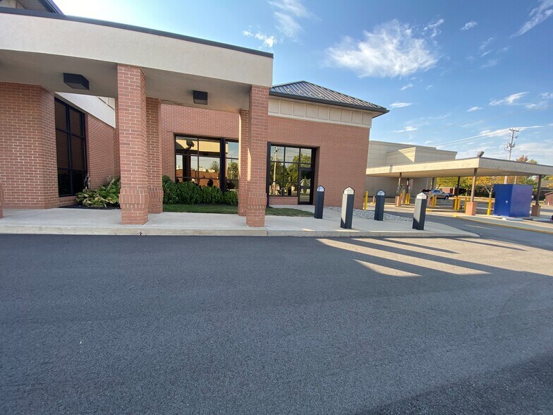 More Photos Of 2700 W Jackson St, Muncie Bank For Sale