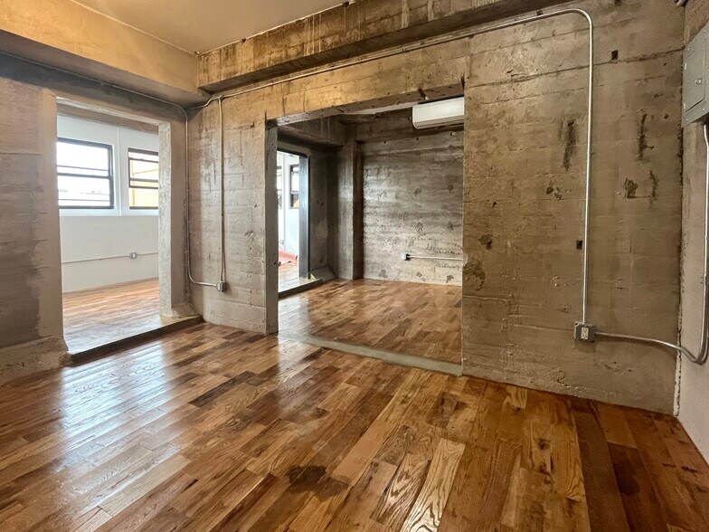 More Photos Of 310 Meserole St, Brooklyn Flex For Lease