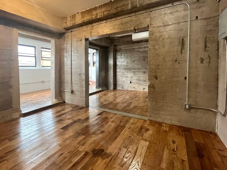 More Photos Of 310 Meserole St, Brooklyn Flex For Lease