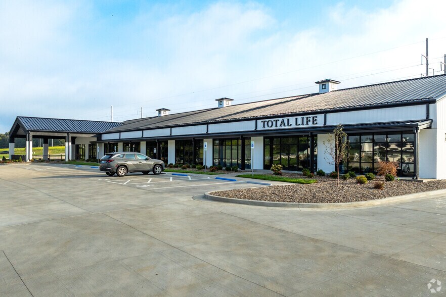 Primary Photo Of 124 Ernest R. Kouma Blvd, Radcliff Storefront For Lease