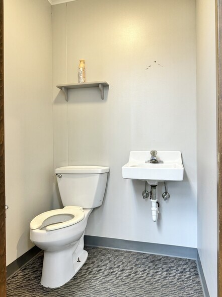 More Photos Of 152 E 8th St, Trenton Office For Sale