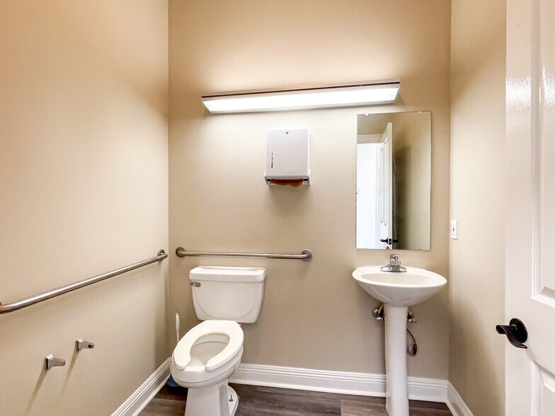 More Photos Of 13348 Coursey Blvd, Baton Rouge Medical For Lease