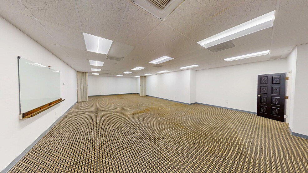 More Photos Of 2719 Westport Rd, Charlotte Warehouse For Lease