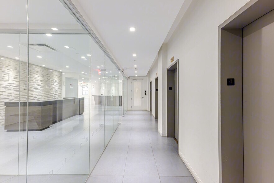 More Photos Of 525 Seventh Ave, New York Office For Lease