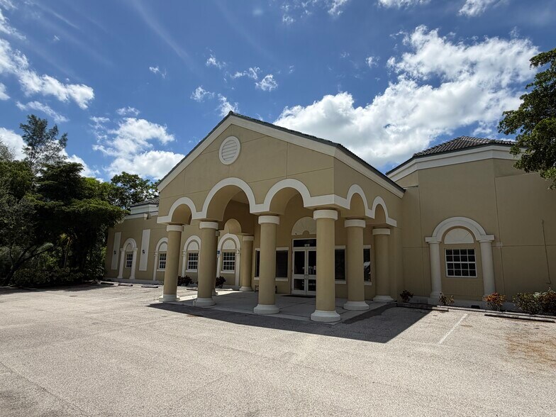 More Photos Of 7981 Gladiolus Dr, Fort Myers Medical For Sale
