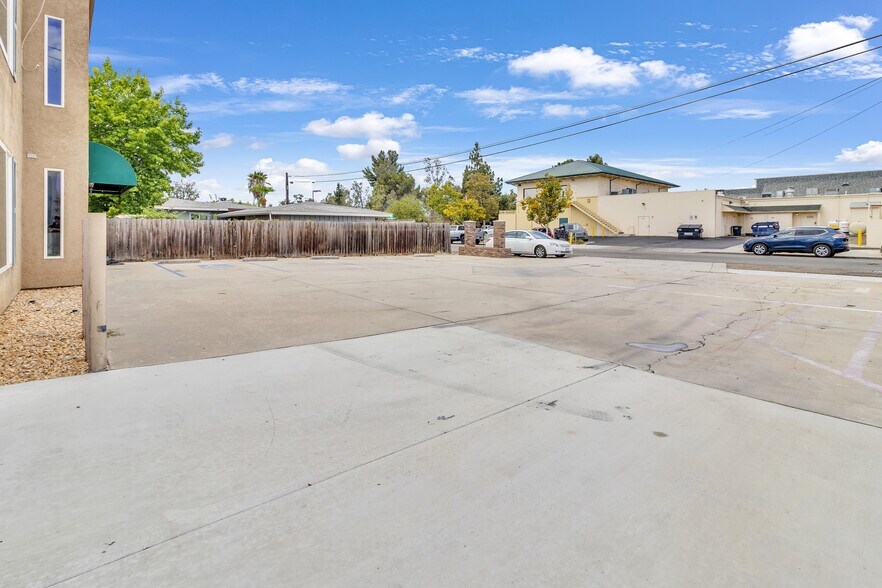 More Photos Of 1338 D St, Ramona Office For Sale
