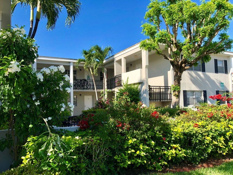 More Photos Of 202 Lucerne Ave, Lake Worth Apartments For Sale