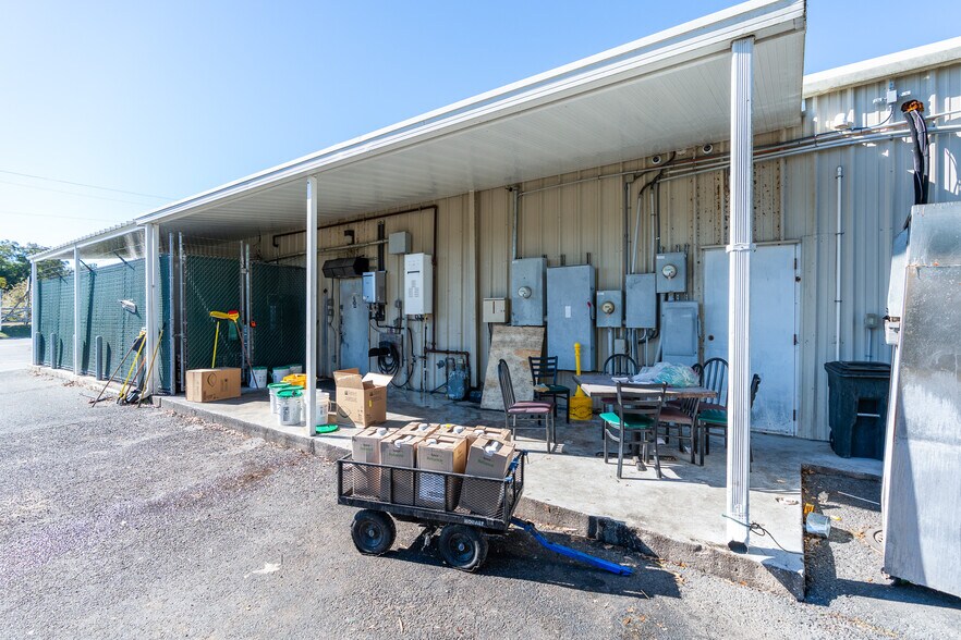 More Photos Of 4944 Malloy Plz, Marianna Freestanding For Sale