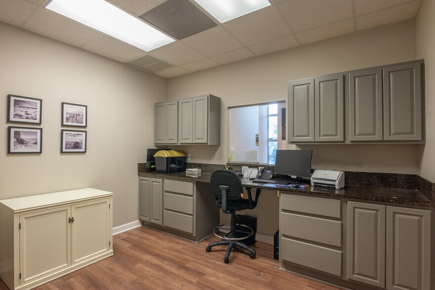 More Photos Of 12959 Palms West Dr, Loxahatchee Medical For Sale