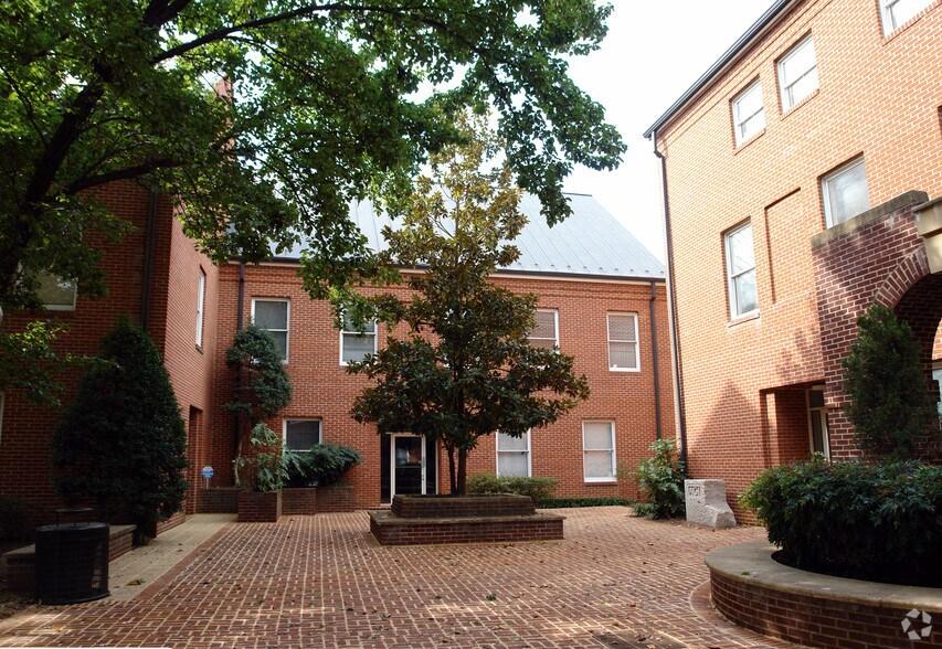 More Photos Of 4214 King St, Alexandria Medical For Lease