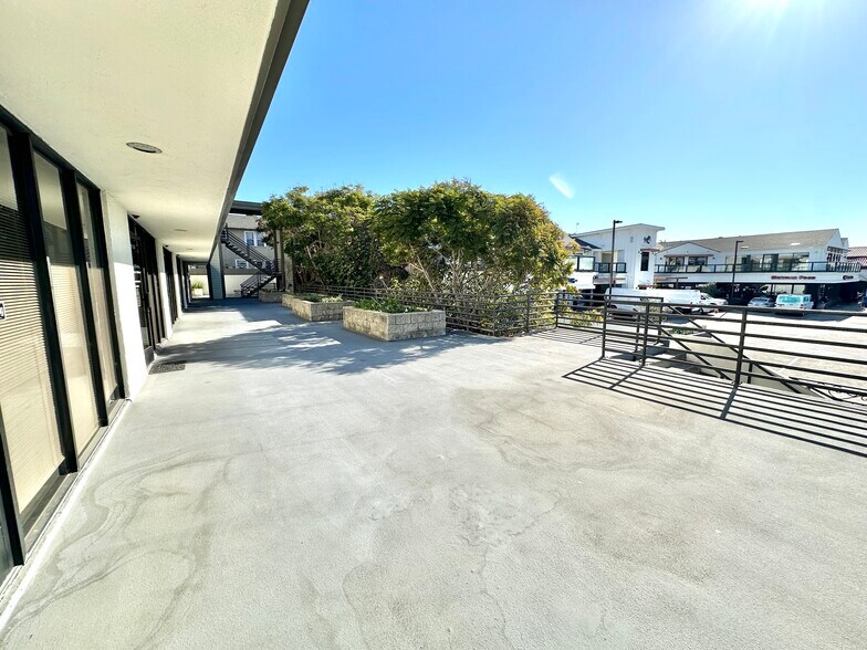 More Photos Of 220 S Pacific Coast Hwy, Redondo Beach Office Residential For Lease