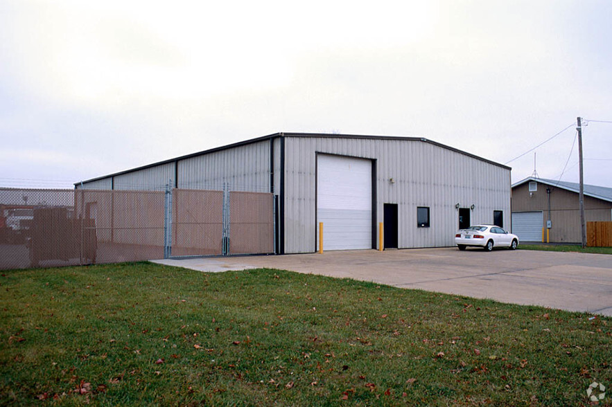 Primary Photo Of 1145 Belgrove Dr, Bellefontaine Neighbors Warehouse For Lease