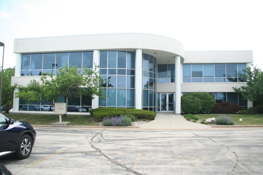 More Photos Of N28W23050 Roundy Dr, Pewaukee Office For Sale