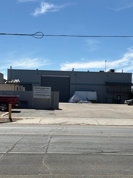 More Photos Of 4106-4112 S Commerce Dr, Murray Light Manufacturing For Lease