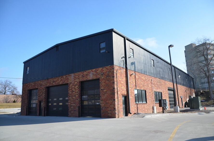 More Photos Of 1251 Keosauqua Way, Des Moines General Retail For Sale