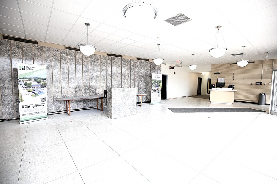 More Photos Of 646 Chicago Rd, Chicago Heights Office For Lease