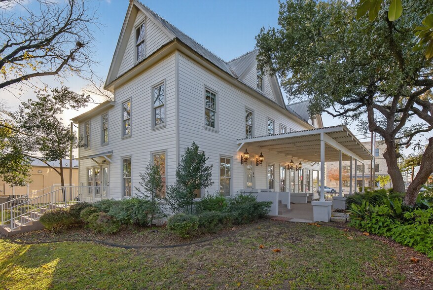 More Photos Of 119 Avenue G, Marble Falls Office For Sale