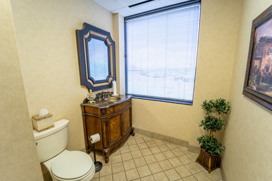 More Photos Of 115 Medical Dr, Victoria Medical For Sale