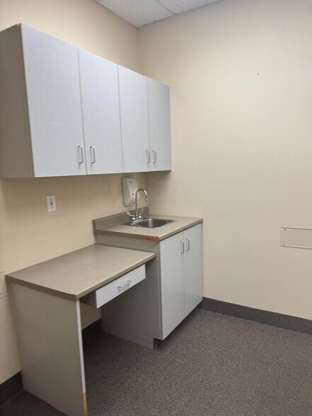 More Photos Of 240 Waterloo St, London Medical For Lease