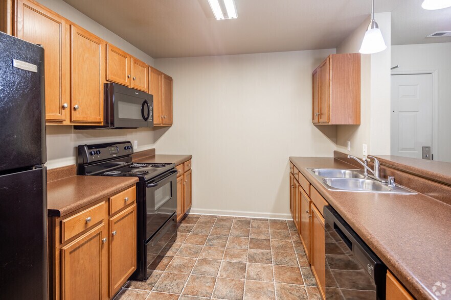 More Photos Of 500 Saluki Blvd, Carbondale Apartments For Sale