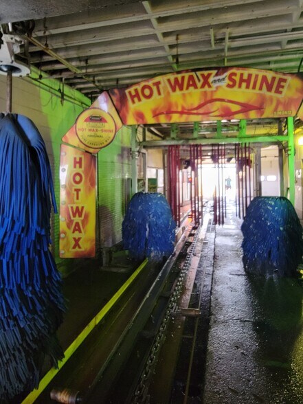 More Photos Of 86 Woodlawn Rd, Berlin Carwash For Sale