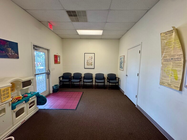 More Photos Of 7731 Newberry Rd, Gainesville Flex For Lease