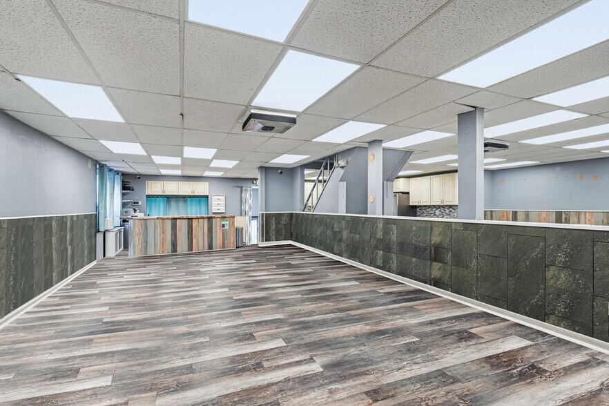 More Photos Of 113-115 W Ridge Pike, Conshohocken Storefront For Lease