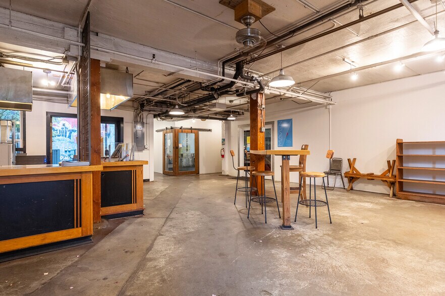 More Photos Of 3515 Fremont Pl N, Seattle Hospitality For Lease