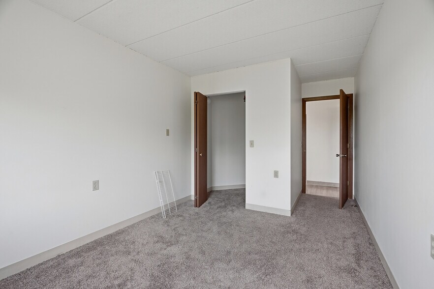 More Photos Of 985 Ivy Ave E, Saint Paul Apartments For Sale