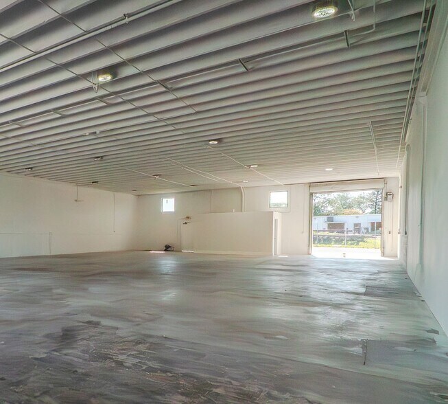 More Photos Of 12250 NE 13th Ct, North Miami Office For Lease