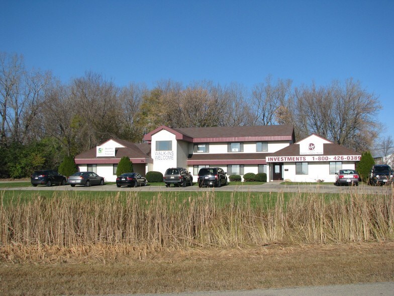 More Photos Of 5111 Green Valley Rd, Oshkosh Office For Lease