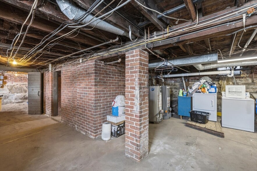 More Photos Of 32 Park Ave, Keene Office For Sale