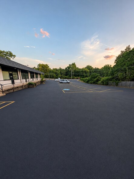 More Photos Of 525 E Kiehl Ave, Sherwood Unknown For Lease