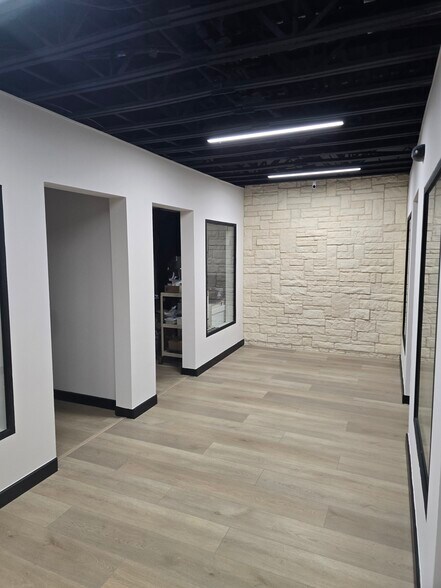 More Photos Of 1041 Eastside Rd, El Paso Warehouse For Sale